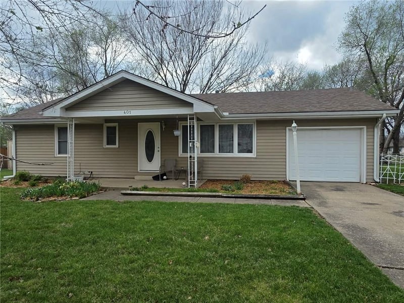 401 Madison St, Spring Hill, KS 66083