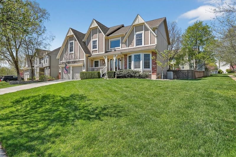 13162 England St, Overland Park, KS 66213