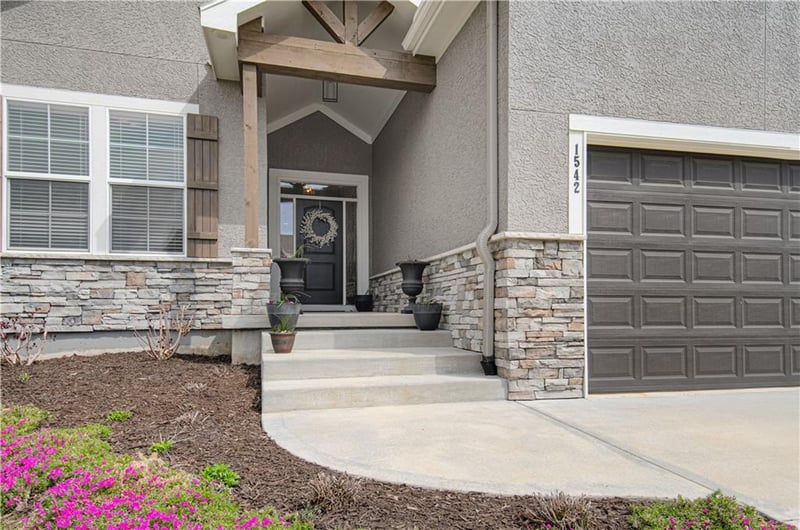 1542 Arbor Park Dr, Lee's Summit, MO 64082