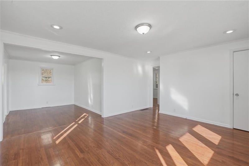 20118 Truman Rd, Independence, MO 64056