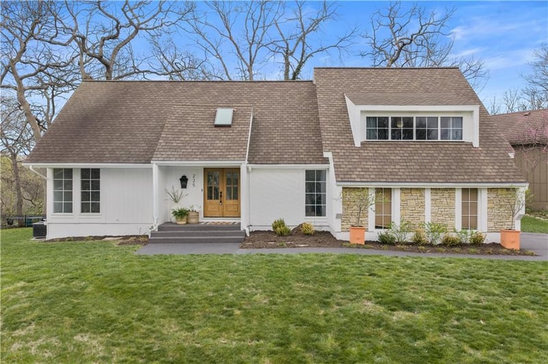225 Hickory St, Lee's Summit, MO 64064