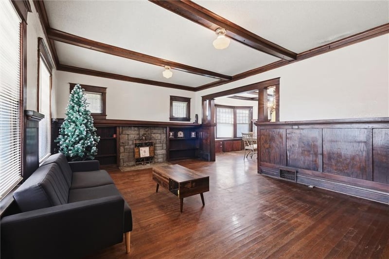 4230 Locust St, Kansas City, MO 64110