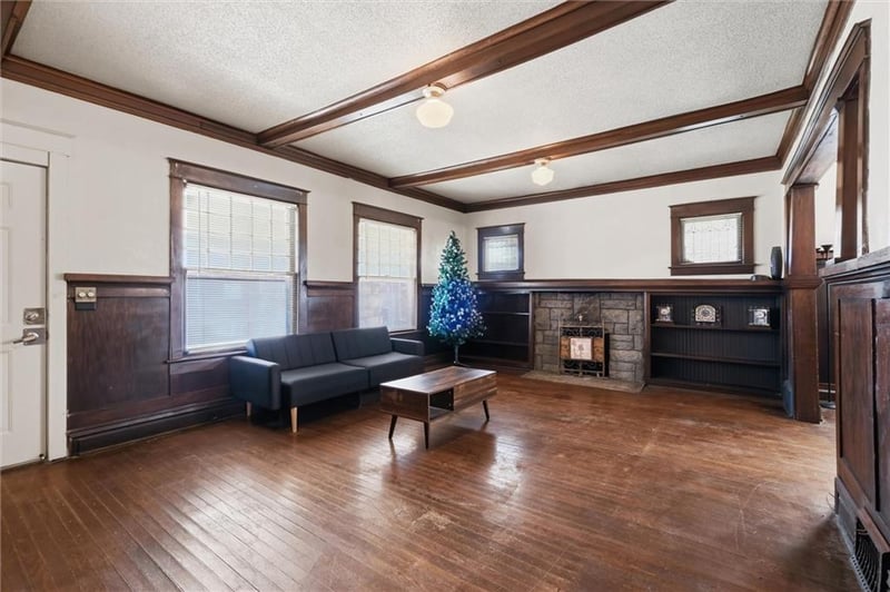 4230 Locust St, Kansas City, MO 64110