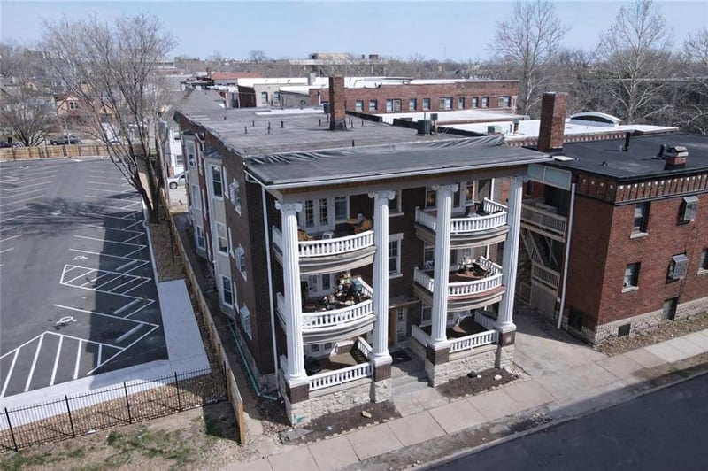 3433 Central St, Kansas City, MO 64111
