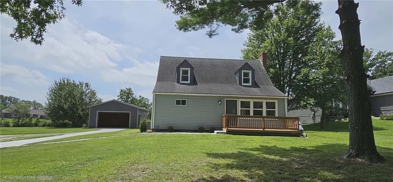 1600 Country Club Dr, Pleasant Hill, MO 64080