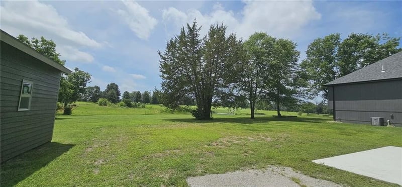 1600 Country Club Dr, Pleasant Hill, MO 64080