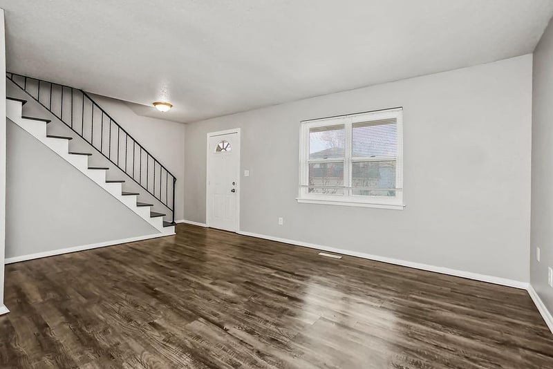 212 Oak Dr, Belton, MO 64012