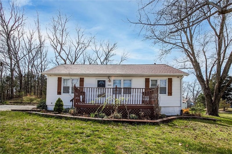 13201 Mohawk Rd, Parkville, MO 64152