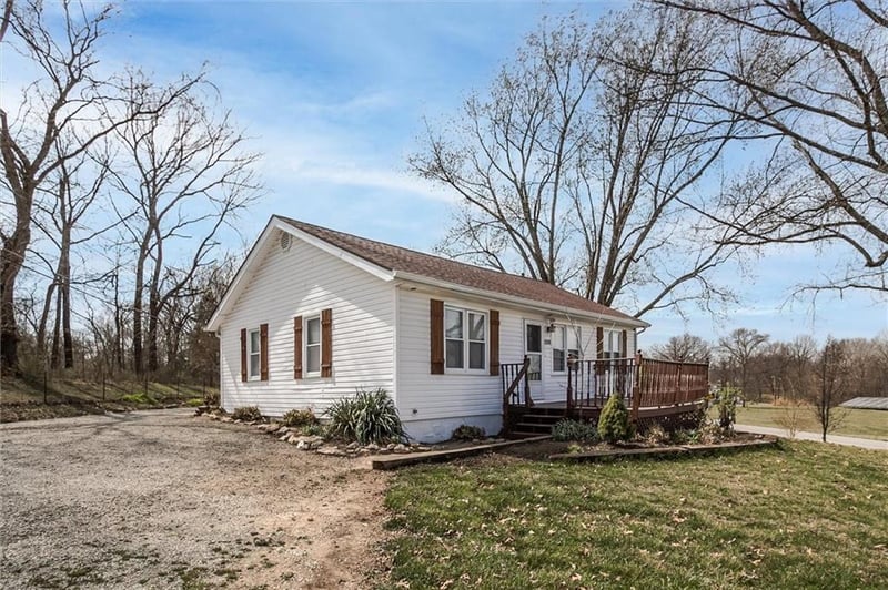 13201 Mohawk Rd, Parkville, MO 64152