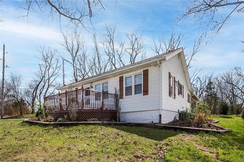 13201 Mohawk Rd, Parkville, MO 64152