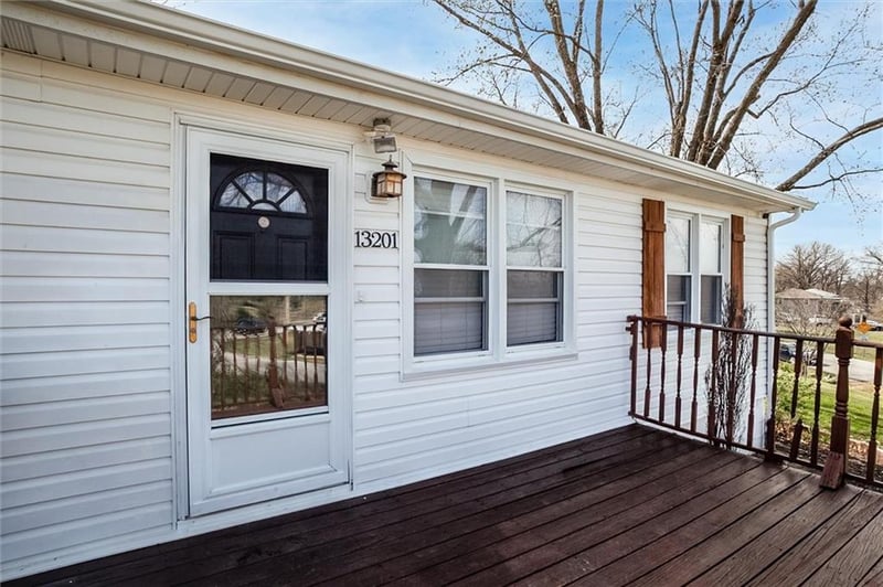 13201 Mohawk Rd, Parkville, MO 64152