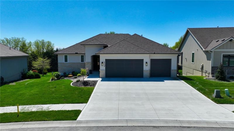 4209 Hideaway Dr, Lee's Summit, MO 64064