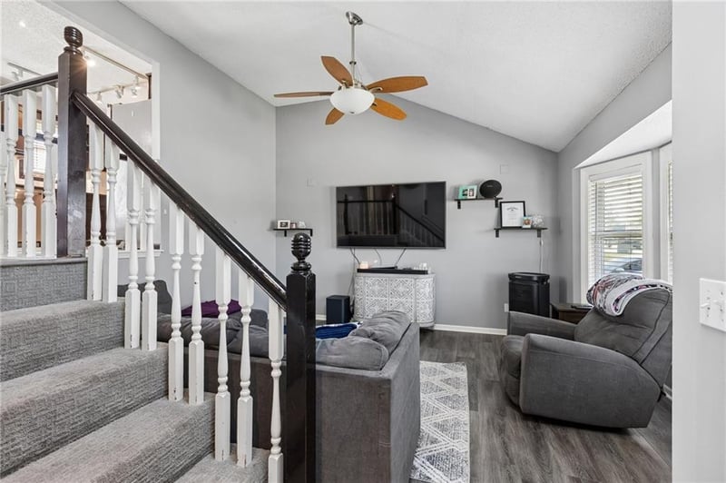 7521 N Stark Ave, Kansas City, MO 64158