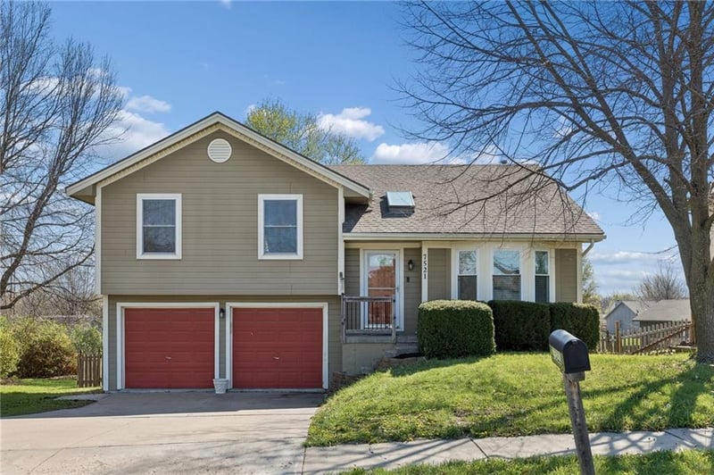 7521 N Stark Ave, Kansas City, MO 64158