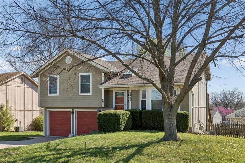 7521 Stark Ave, Kansas City, MO 64158