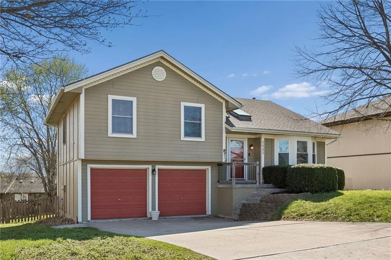 7521 Stark Ave, Kansas City, MO 64158