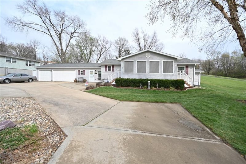 5005 NW Merrimac Ave, Riverside, MO 64150