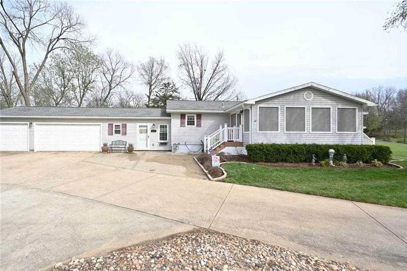 5005 NW Merrimac Ave, Riverside, MO 64150