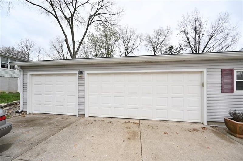 5005 NW Merrimac Ave, Riverside, MO 64150