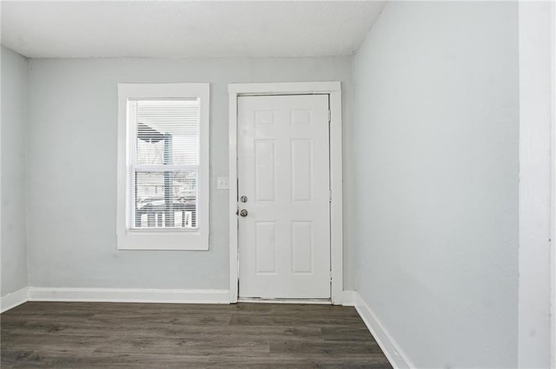 6915 Agnes Ave, Kansas City, MO 64132