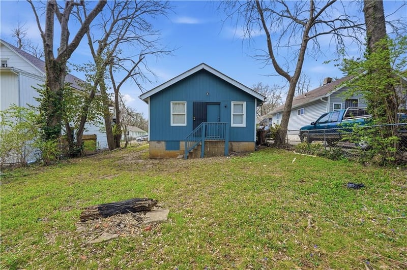 6915 Agnes Ave, Kansas City, MO 64132