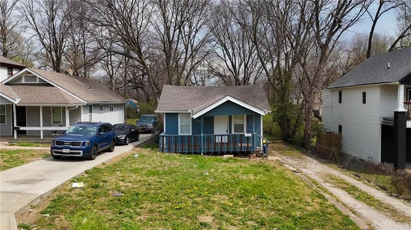 6915 Agnes Ave, Kansas City, MO 64132