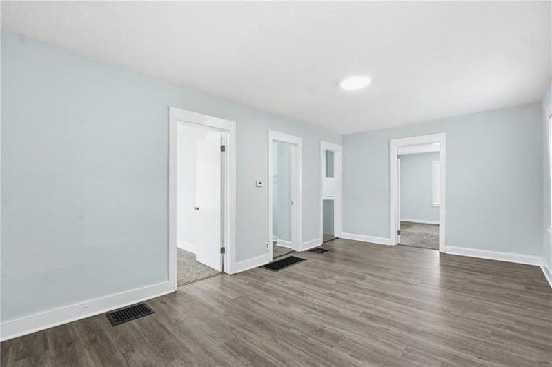 6915 Agnes Ave, Kansas City, MO 64132