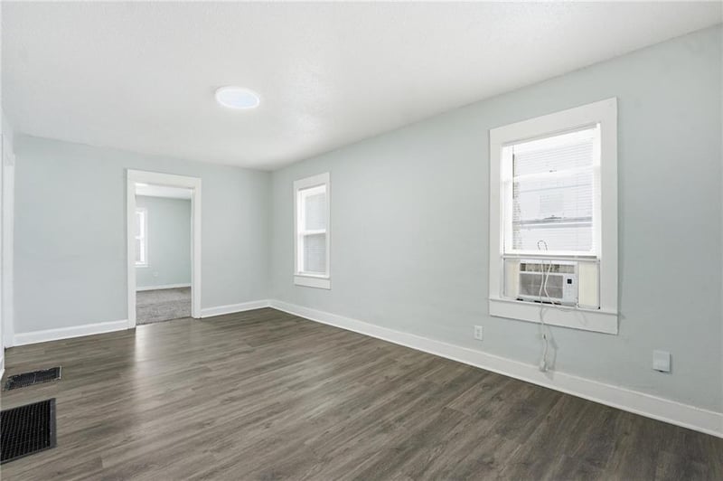 6915 Agnes Ave, Kansas City, MO 64132