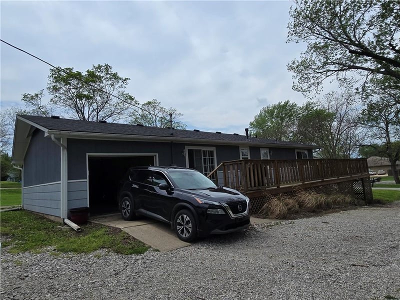 302 Dement St, Mound City, KS 66056