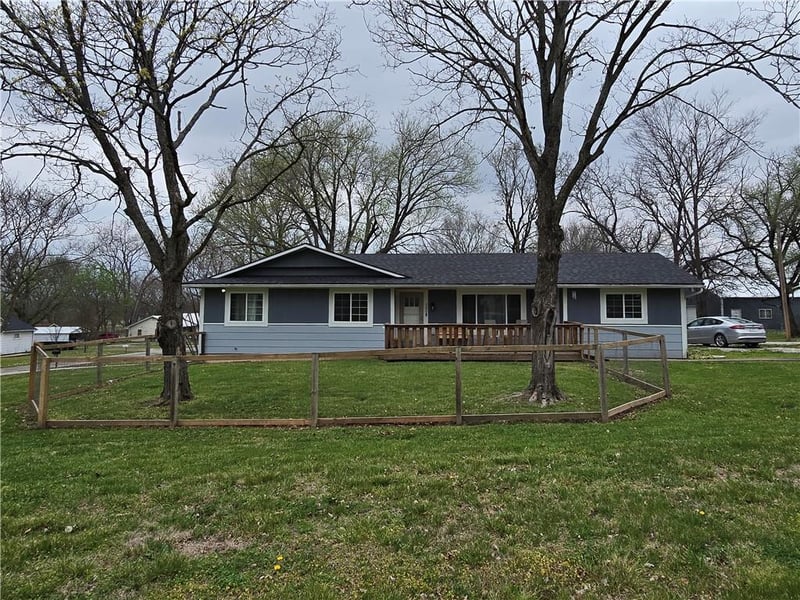 302 Dement St, Mound City, KS 66056
