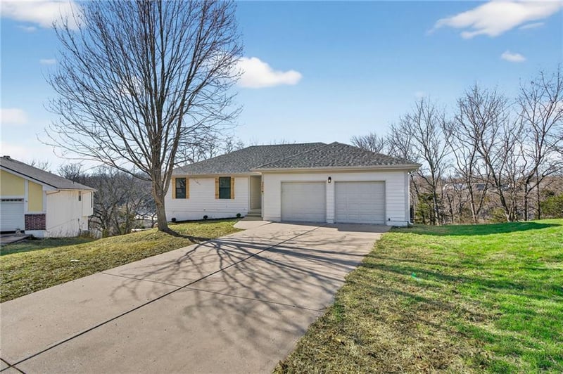2619 Morningside Dr, Blue Springs, MO 64015