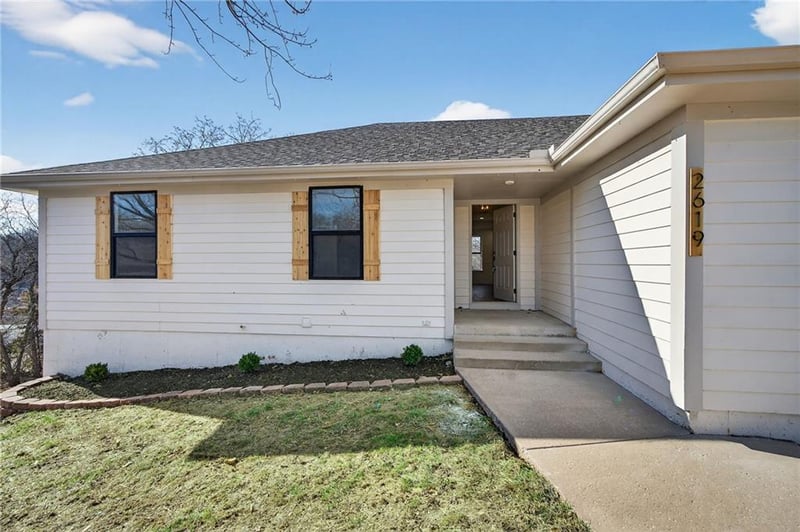 2619 Morningside Dr, Blue Springs, MO 64015