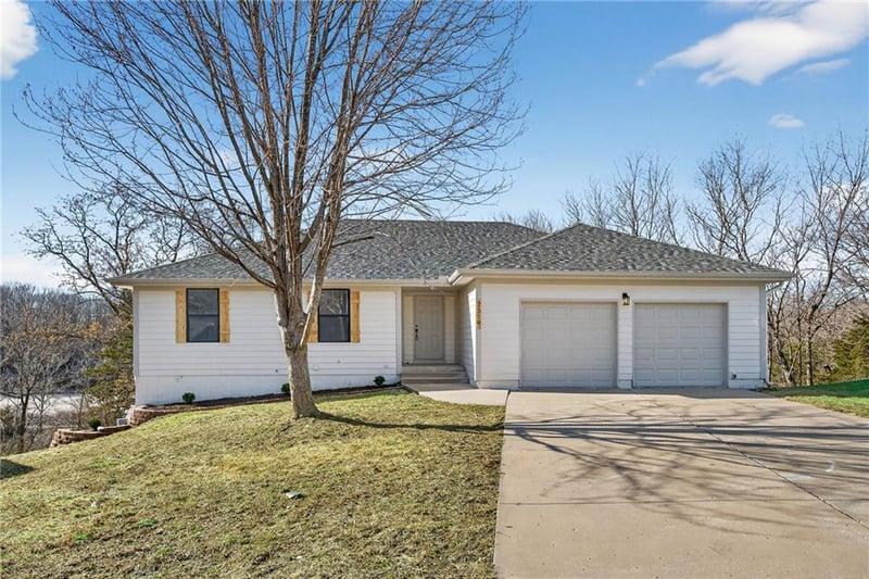 2619 Morningside Dr, Blue Springs, MO 64015