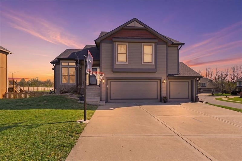 805 109th Ter, Kansas City, MO 64155
