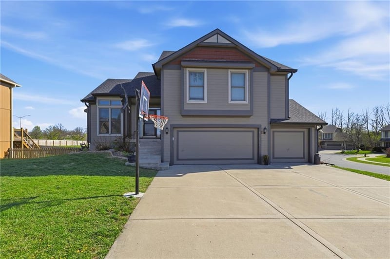 805 109th Ter, Kansas City, MO 64155