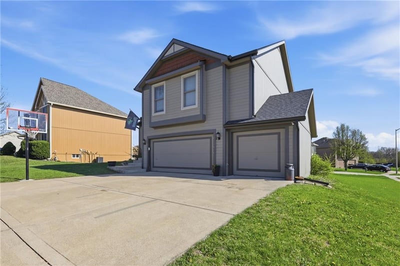 805 109th Ter, Kansas City, MO 64155