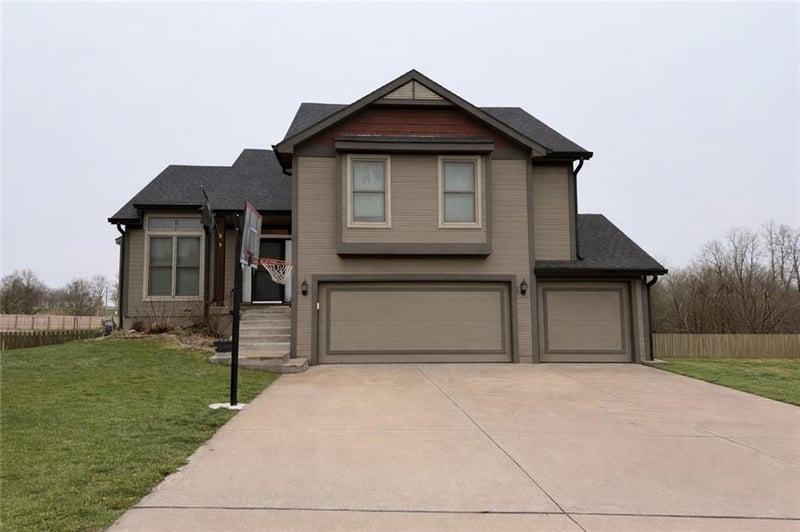 805 109th Ter, Kansas City, MO 64155