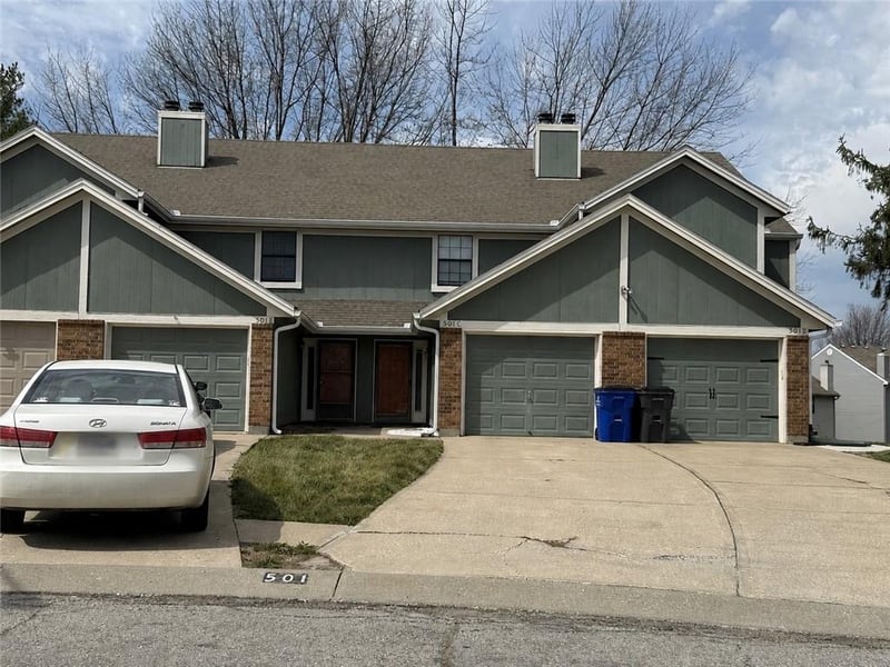 501 Brookwood Cir #C, Blue Springs, MO 64014