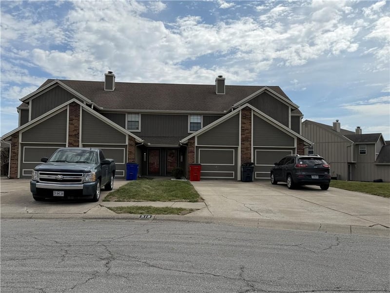 518 6th St #B, Blue Springs, MO 64014