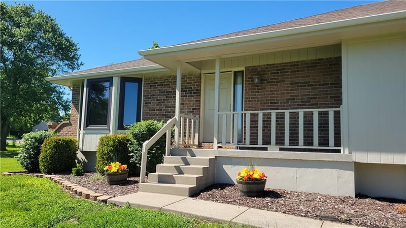 13512 E 198th St, Peculiar, MO 64078