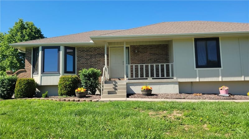 13512 E 198th St, Peculiar, MO 64078