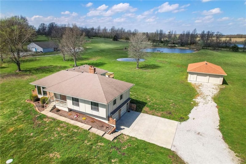 13512 E 198th St, Peculiar, MO 64078