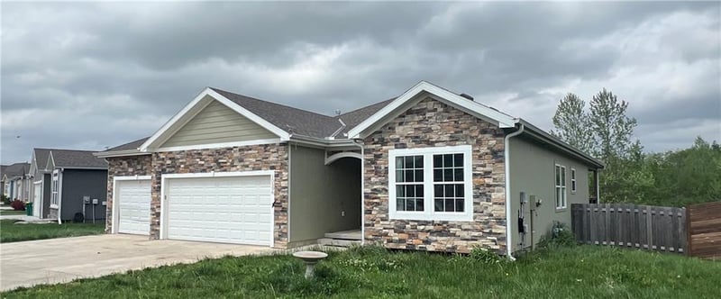 10506 Augusta Dr, Kansas City, KS 66109