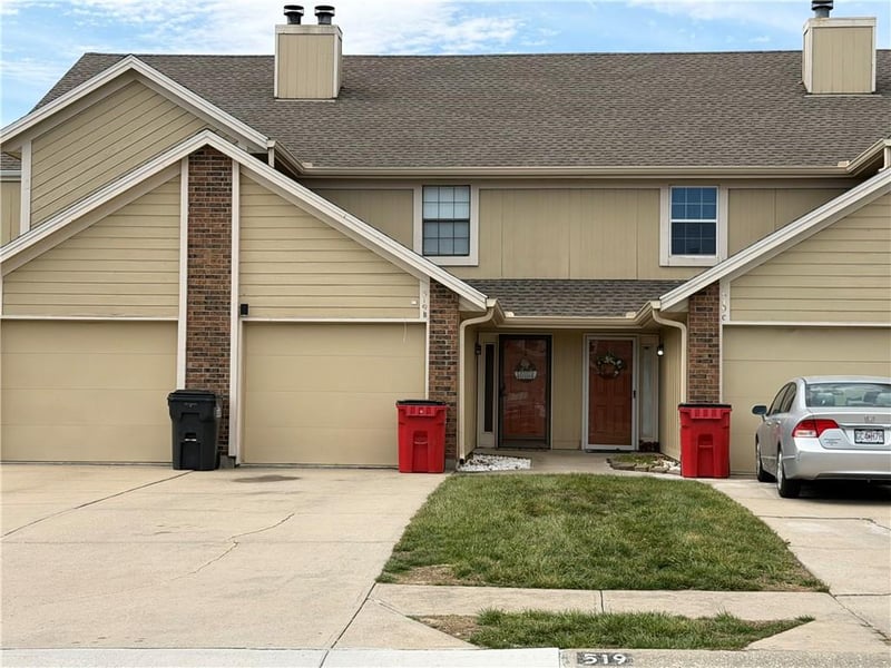 519 6th St #B, Blue Springs, MO 64014