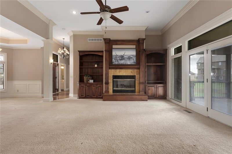 8915 94th Ter, Kansas City, MO 64157