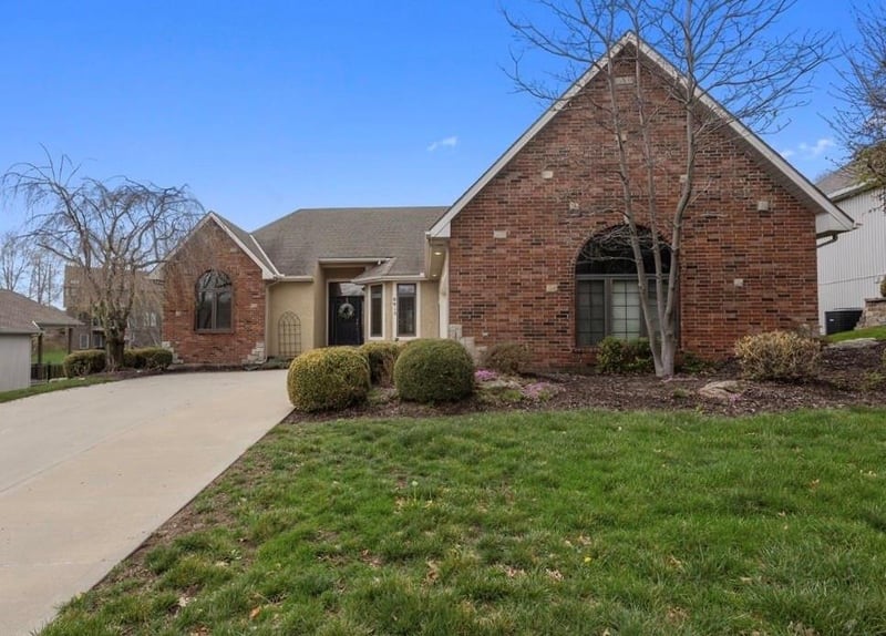 8915 94th Ter, Kansas City, MO 64157