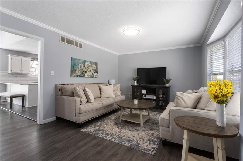 109 Drew Ln, Lee's Summit, MO 64081