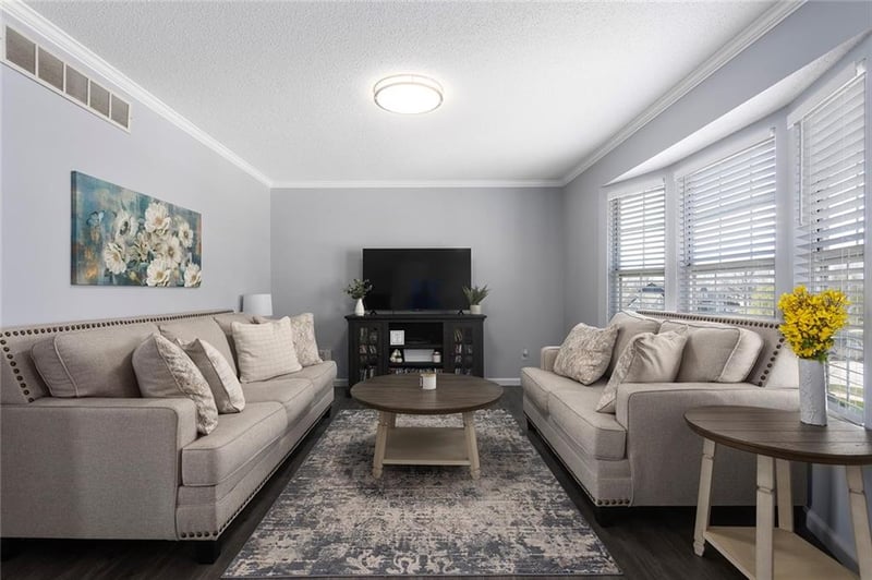 109 Drew Ln, Lee's Summit, MO 64081
