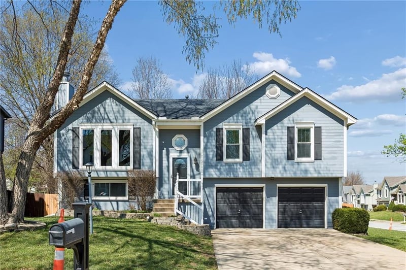 21250 124th St, Olathe, KS 66061
