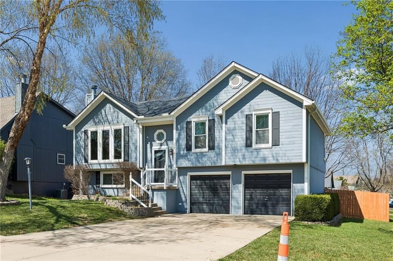 21250 124th St, Olathe, KS 66061
